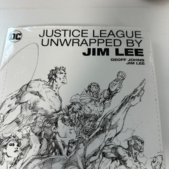 DC Justice League Unwrapped by Jim Lee Like New Hardcover Comic - Picture 3 of 7